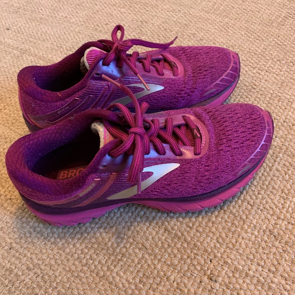Brooks Adrenaline GTS 18 so 7.5